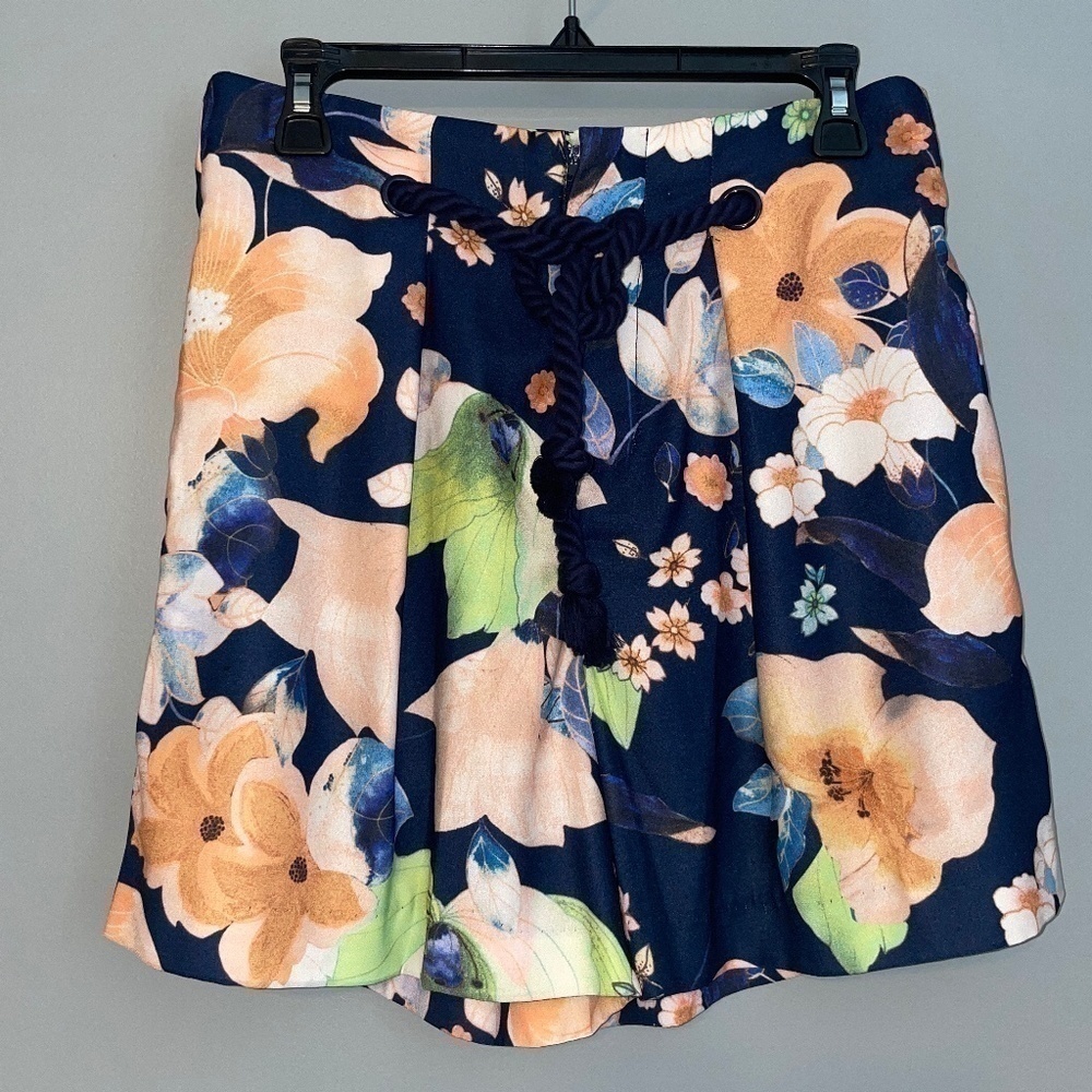 EUC Tribal Jeans Floral Flowing Shorts Nautical Rope Belt Accent Size 6 - Picture 2 of 7